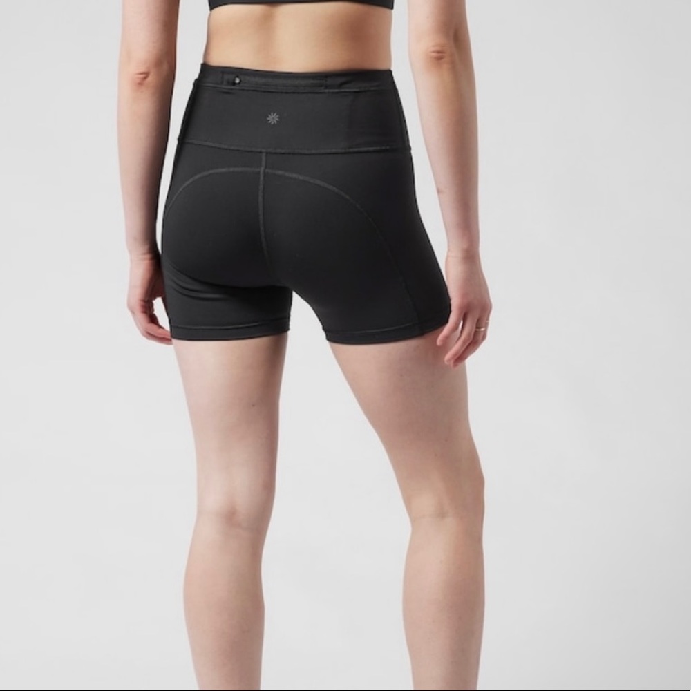 Athleta Accelrate Shortie high waist bike shorts small black
